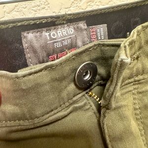 Torrid sky high skinny size 26 short